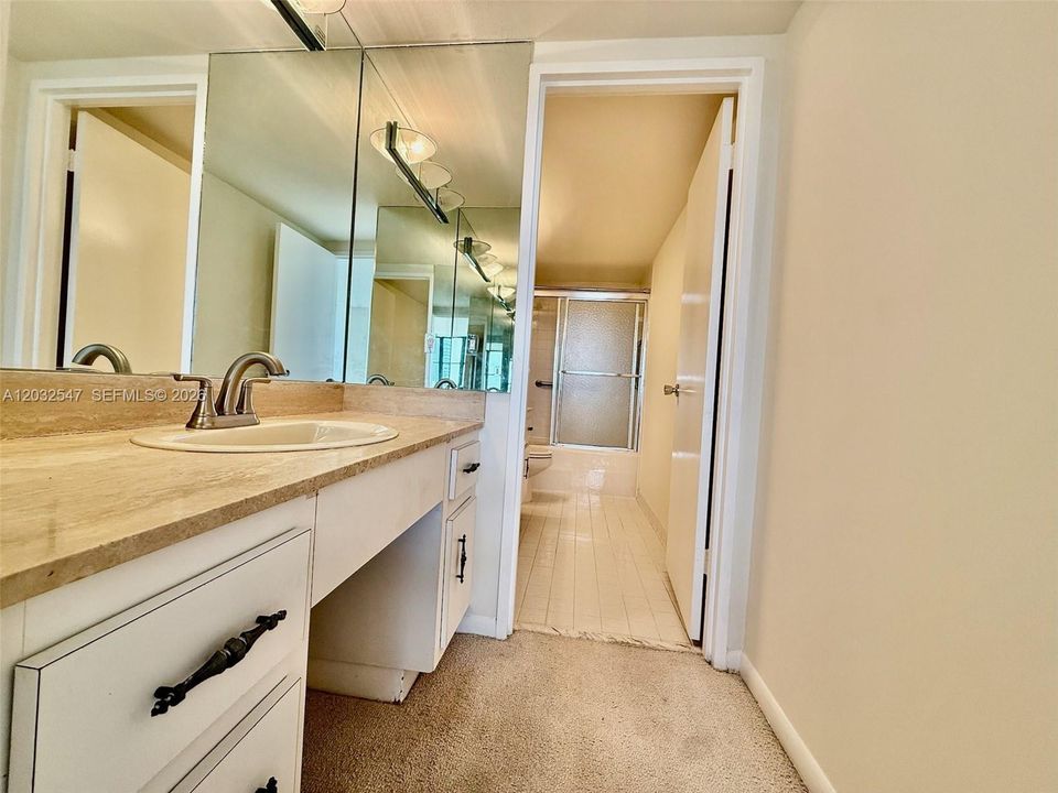 For Sale: $250,000 (2 beds, 2 baths, 1400 Square Feet)
