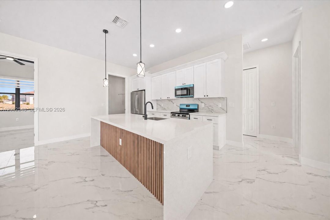 For Sale: $469,900 (4 beds, 2 baths, 1832 Square Feet)