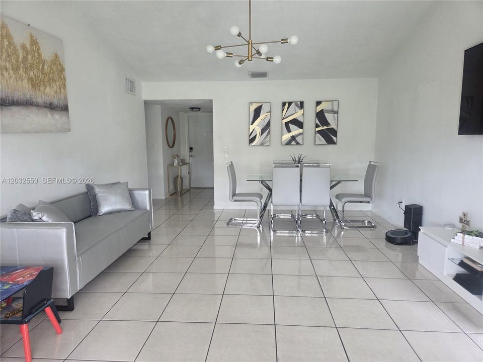 For Sale: $499,000 (3 beds, 2 baths, 1276 Square Feet)