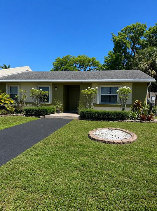 For Sale: $499,000 (3 beds, 2 baths, 1276 Square Feet)