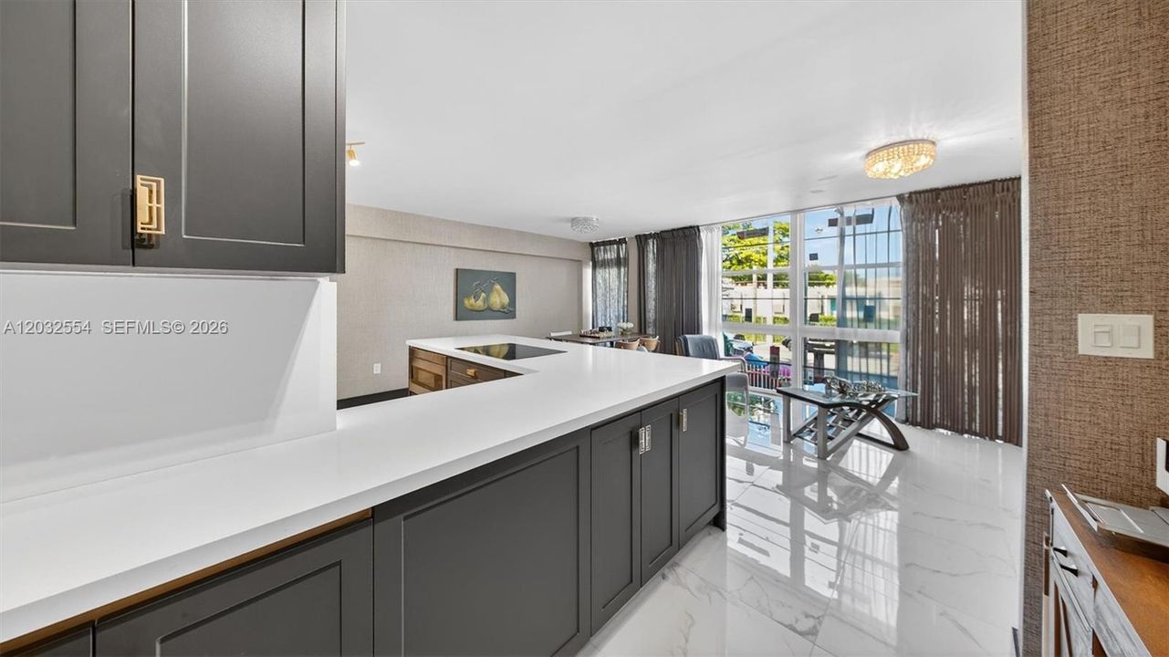 For Sale: $449,000 (1 beds, 1 baths, 650 Square Feet)