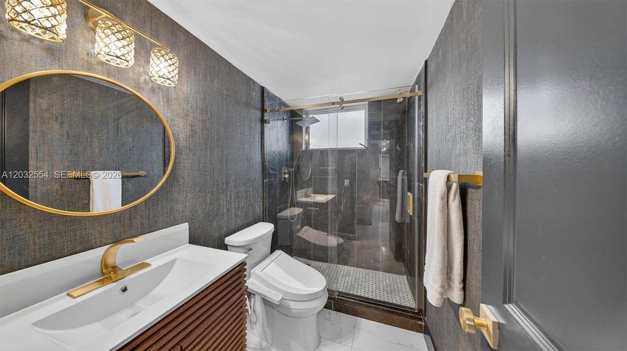 For Sale: $449,000 (1 beds, 1 baths, 650 Square Feet)