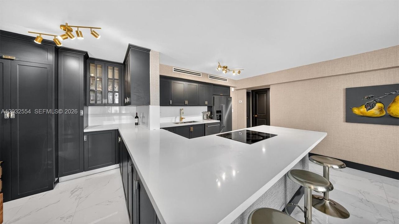 For Sale: $449,000 (1 beds, 1 baths, 650 Square Feet)