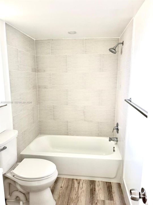 En Venta: $914,500 (0 camas, 0 baños, 2484 Pies cuadrados)