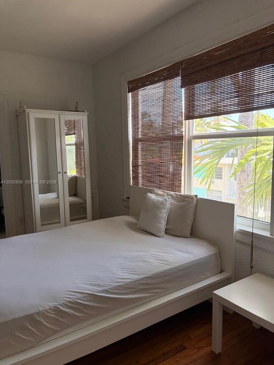 For Rent: $1,800 (0 beds, 1 baths, 424 Square Feet)