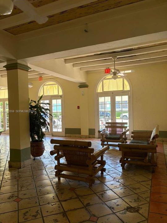 For Rent: $1,800 (0 beds, 1 baths, 424 Square Feet)
