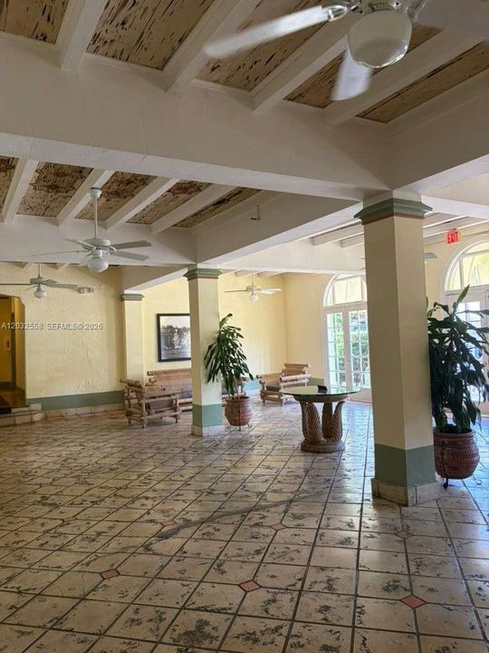 For Rent: $1,800 (0 beds, 1 baths, 424 Square Feet)