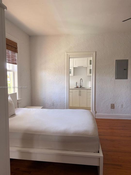 For Rent: $1,800 (0 beds, 1 baths, 424 Square Feet)