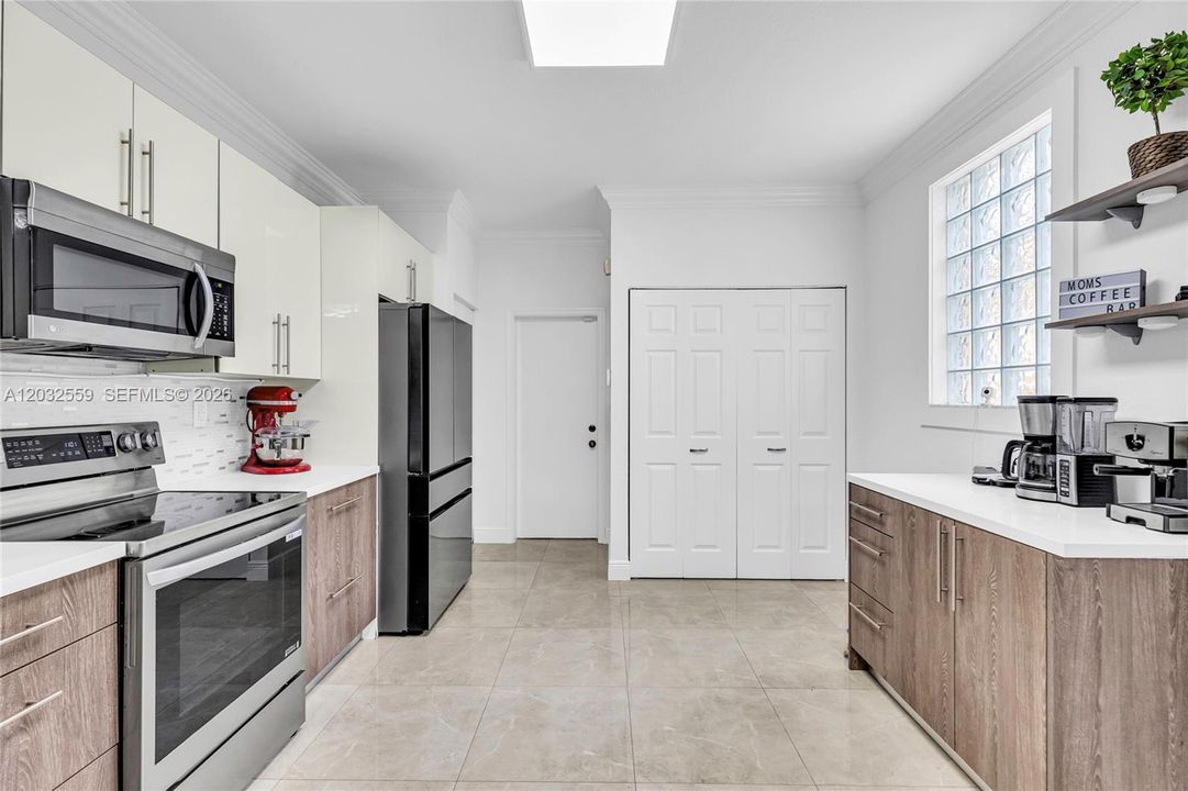 For Sale: $575,000 (3 beds, 2 baths, 1461 Square Feet)