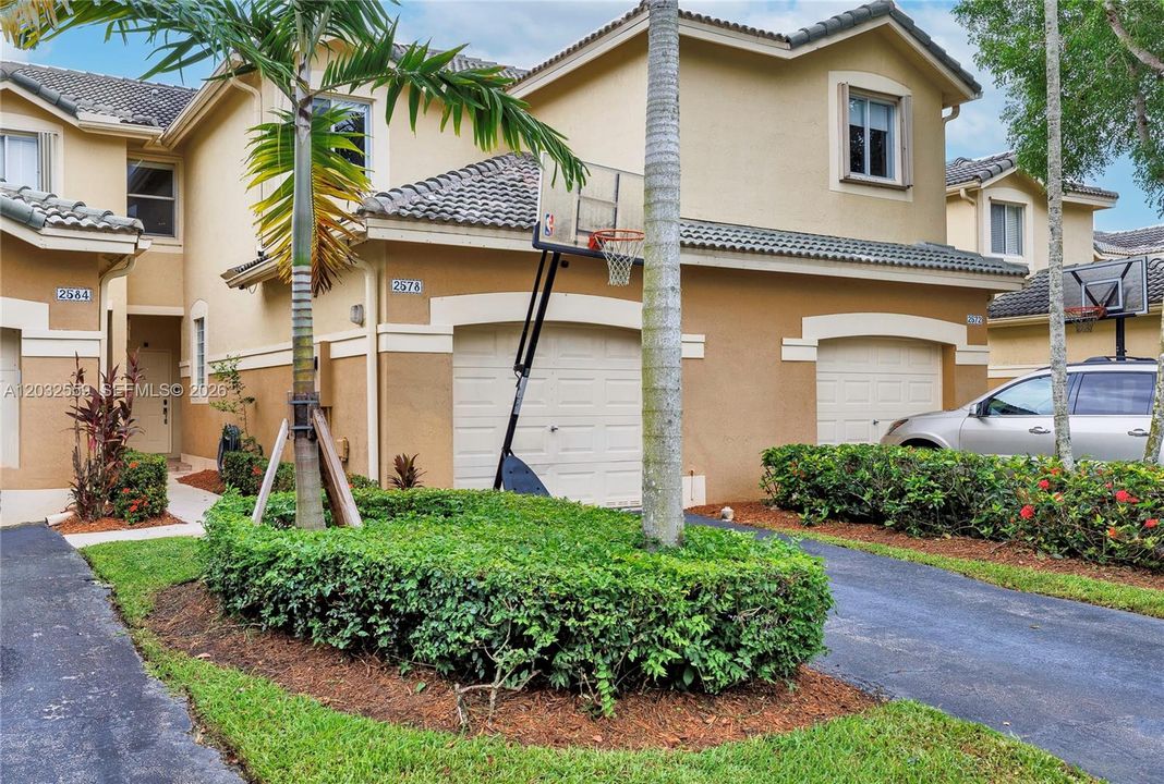 For Sale: $575,000 (3 beds, 2 baths, 1461 Square Feet)