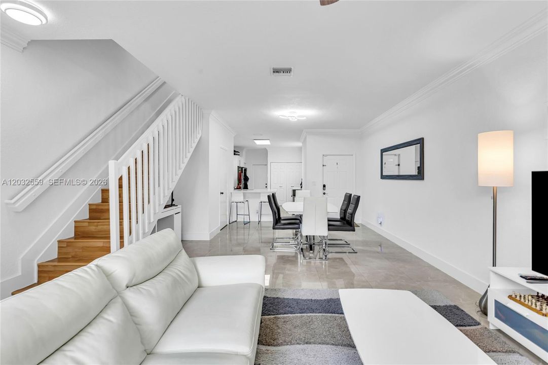 For Sale: $575,000 (3 beds, 2 baths, 1461 Square Feet)