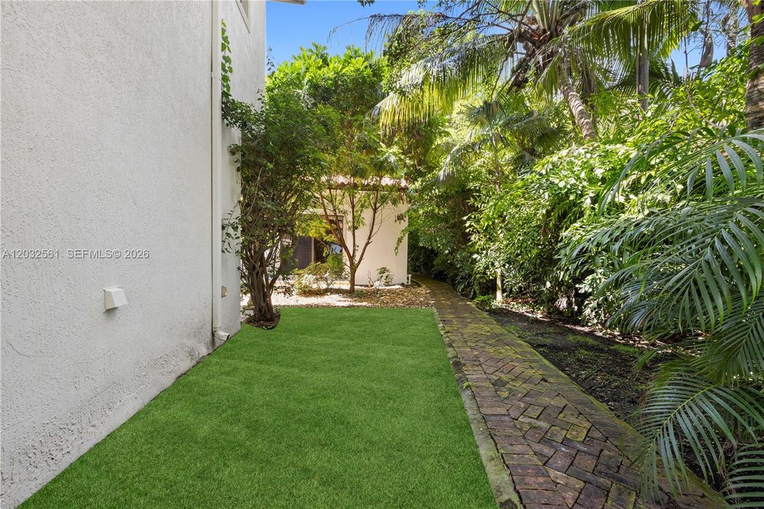 For Sale: $3,750,000 (5 beds, 4 baths, 5187 Square Feet)