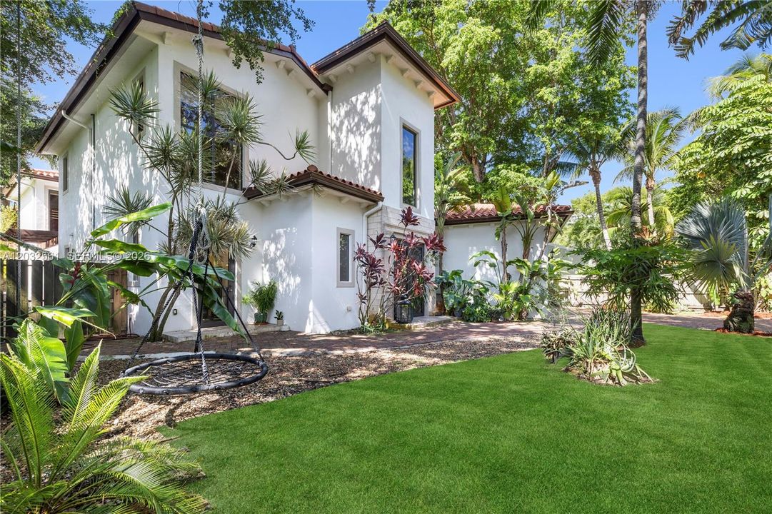 For Sale: $3,750,000 (5 beds, 4 baths, 5187 Square Feet)