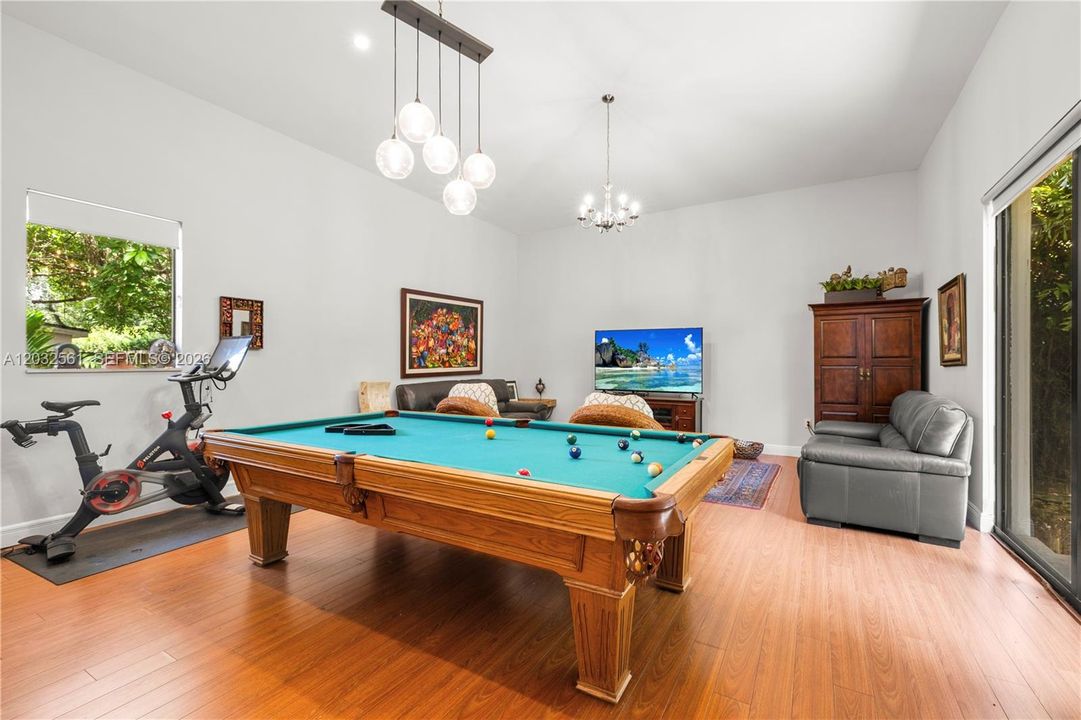 For Sale: $3,750,000 (5 beds, 4 baths, 5187 Square Feet)