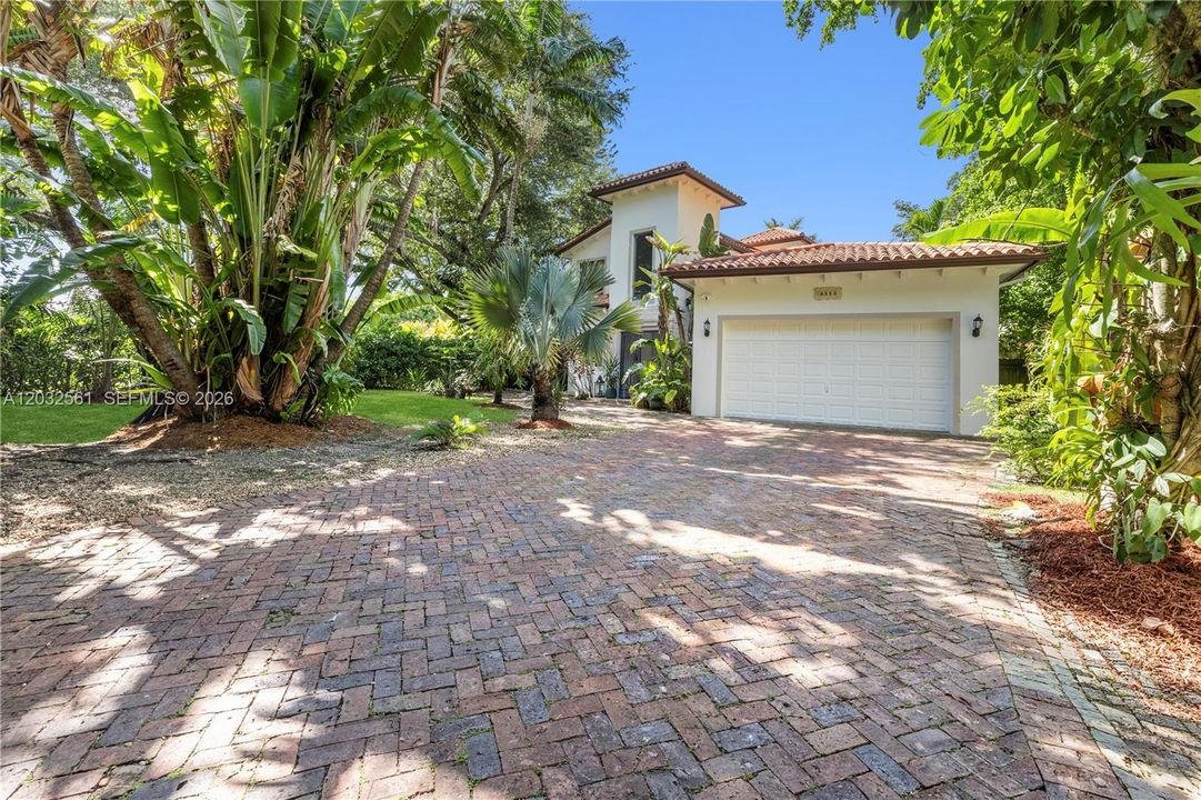 For Sale: $3,750,000 (5 beds, 4 baths, 5187 Square Feet)