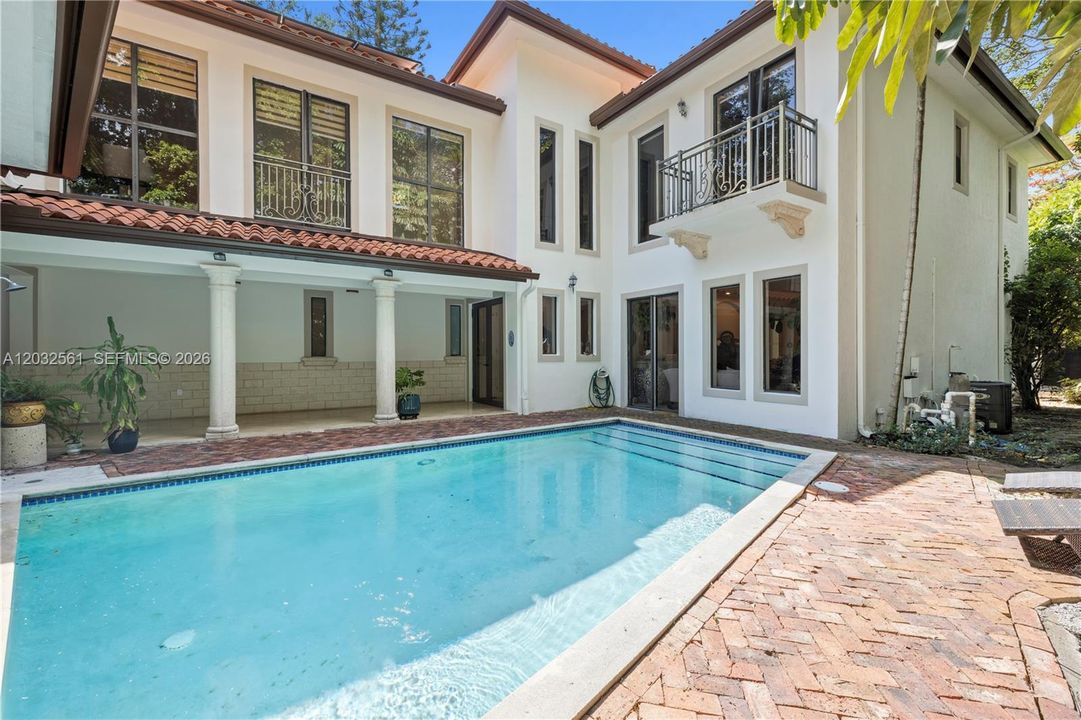 For Sale: $3,750,000 (5 beds, 4 baths, 5187 Square Feet)
