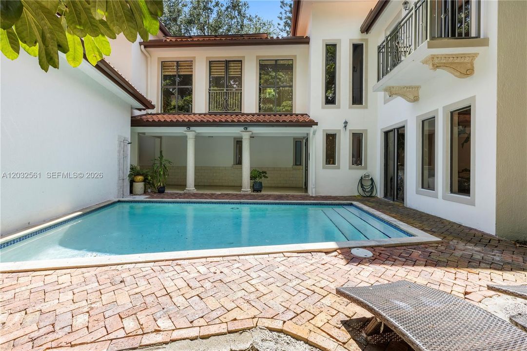 For Sale: $3,750,000 (5 beds, 4 baths, 5187 Square Feet)