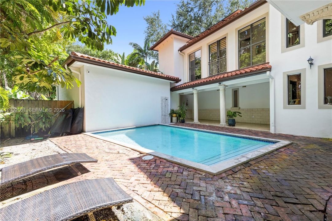 For Sale: $3,750,000 (5 beds, 4 baths, 5187 Square Feet)