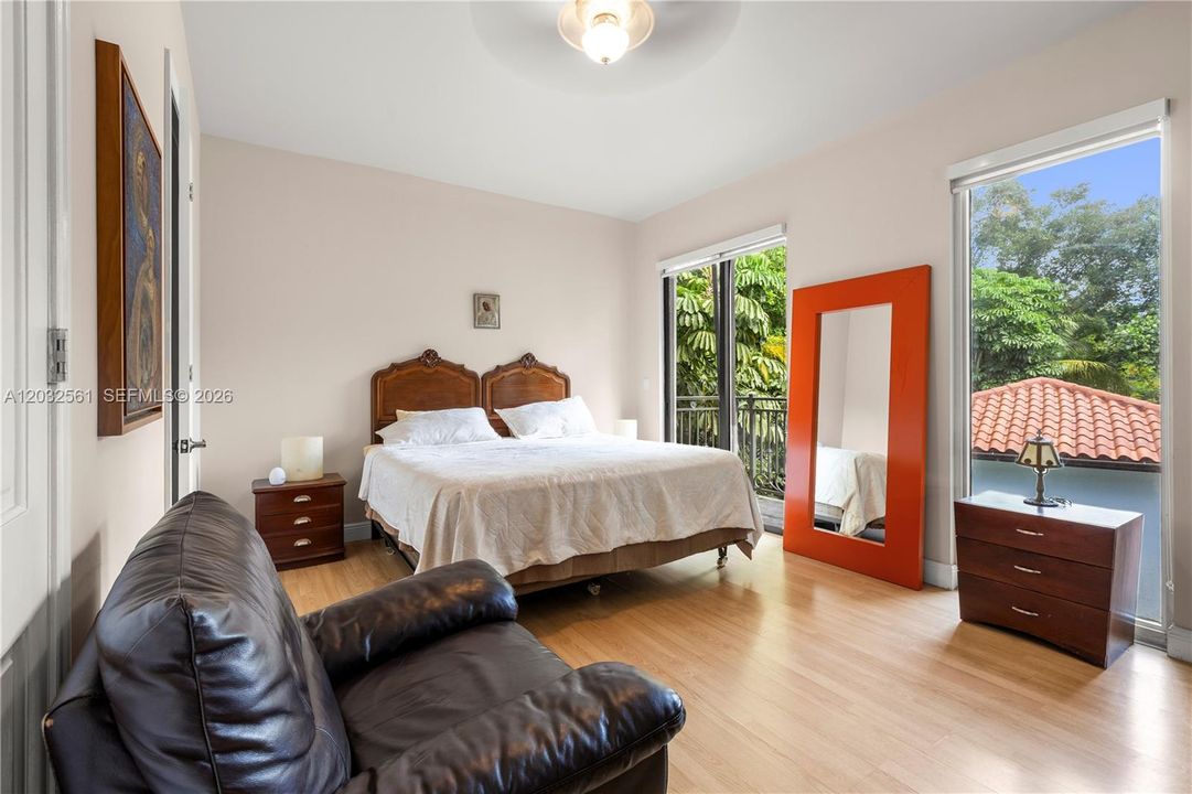 For Sale: $3,750,000 (5 beds, 4 baths, 5187 Square Feet)
