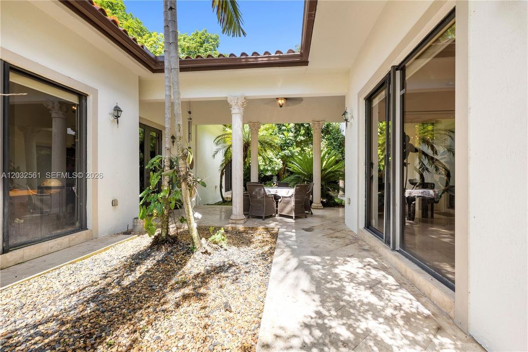 For Sale: $3,750,000 (5 beds, 4 baths, 5187 Square Feet)