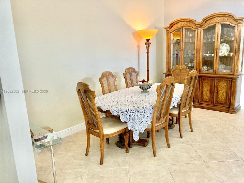 For Sale: $616,000 (3 beds, 2 baths, 1717 Square Feet)