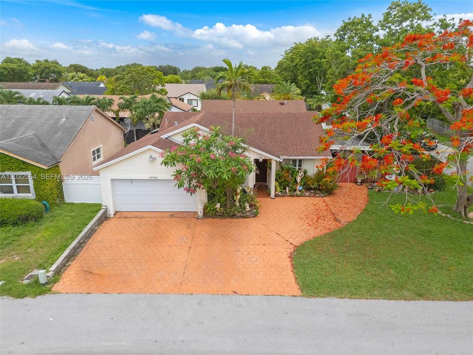 For Sale: $560,000 (3 beds, 2 baths, 1212 Square Feet)