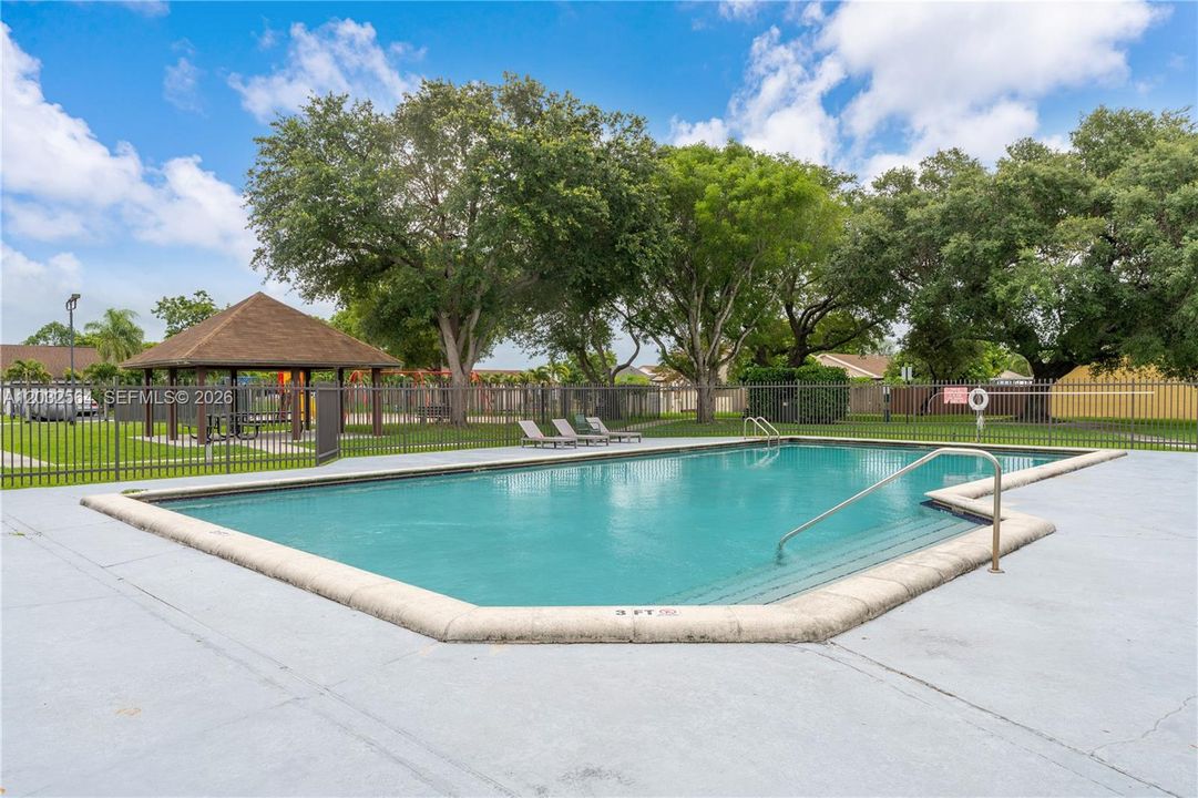 For Sale: $560,000 (3 beds, 2 baths, 1212 Square Feet)