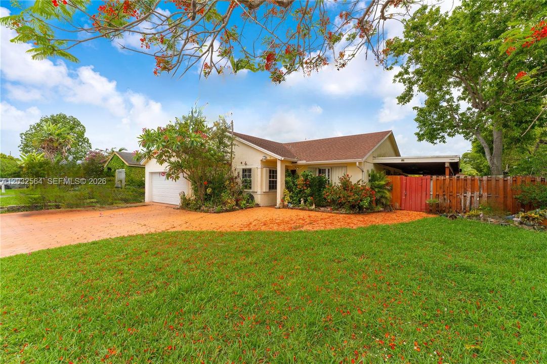 For Sale: $560,000 (3 beds, 2 baths, 1212 Square Feet)