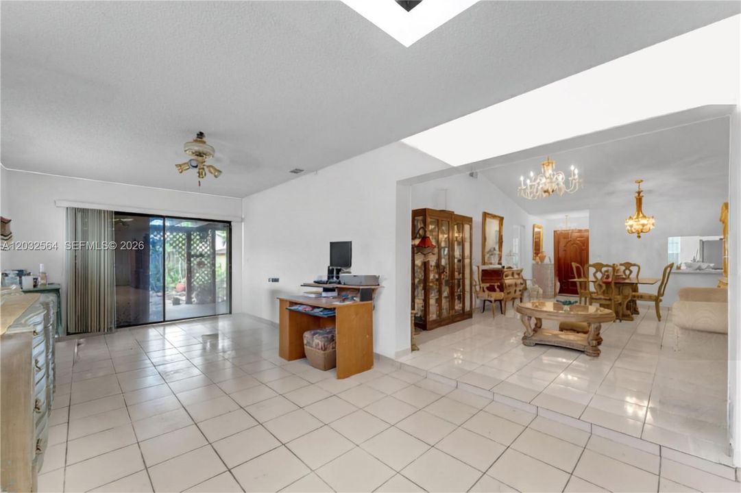 For Sale: $560,000 (3 beds, 2 baths, 1212 Square Feet)