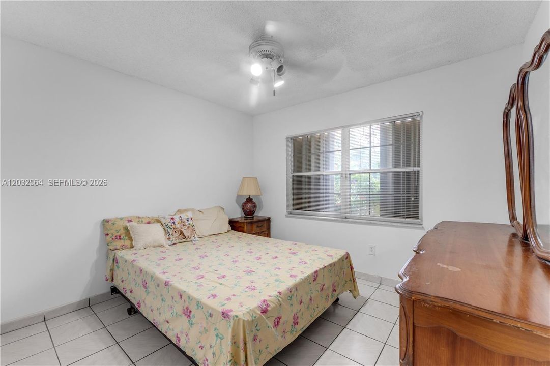 For Sale: $560,000 (3 beds, 2 baths, 1212 Square Feet)