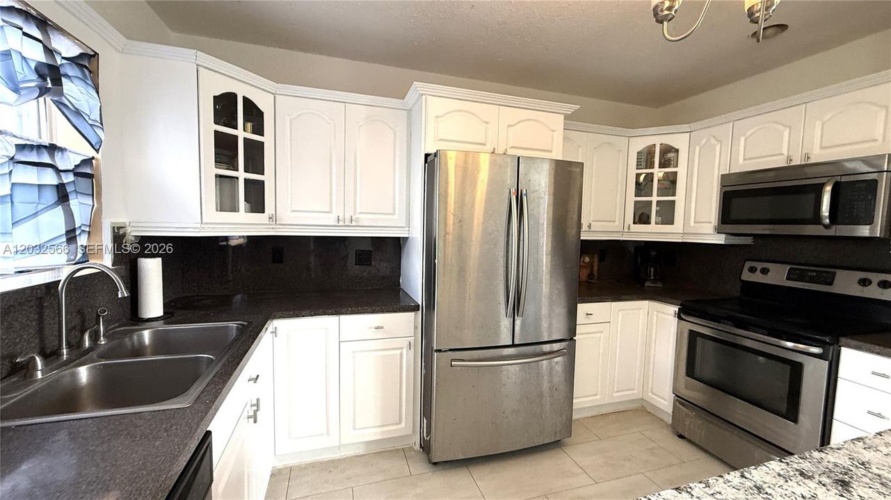 For Sale: $650,000 (4 beds, 2 baths, 2250 Square Feet)
