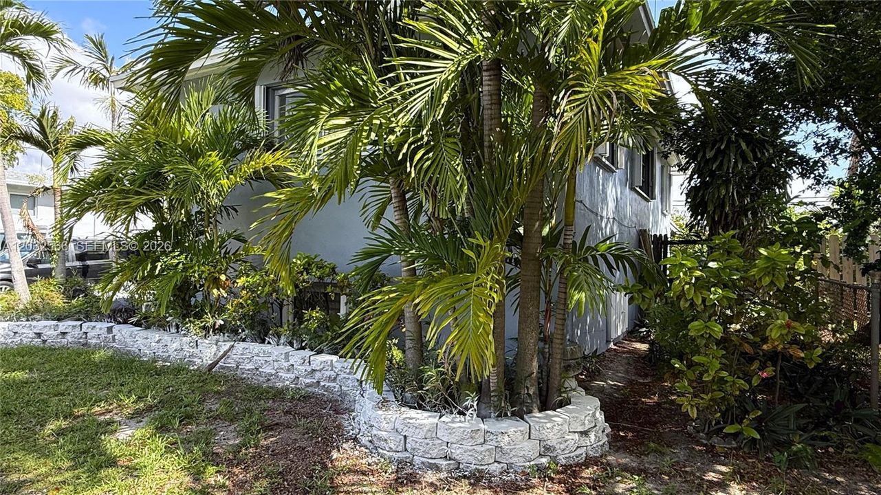 For Sale: $650,000 (4 beds, 2 baths, 2250 Square Feet)