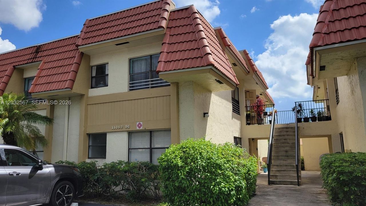 For Rent: $2,000 (2 beds, 2 baths, 800 Square Feet)