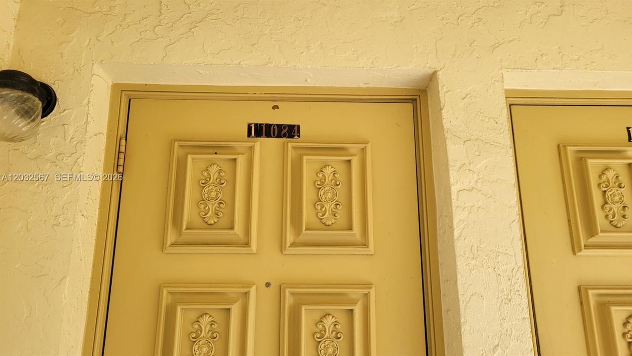 For Rent: $2,000 (2 beds, 2 baths, 800 Square Feet)