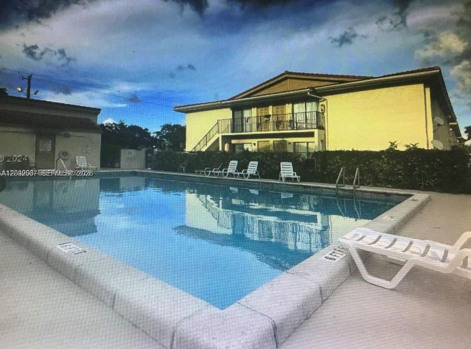 For Rent: $2,000 (2 beds, 2 baths, 800 Square Feet)