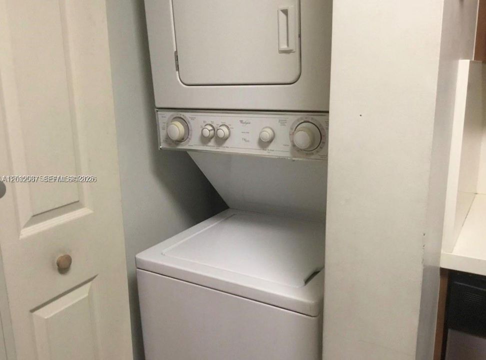 For Rent: $2,000 (2 beds, 2 baths, 800 Square Feet)
