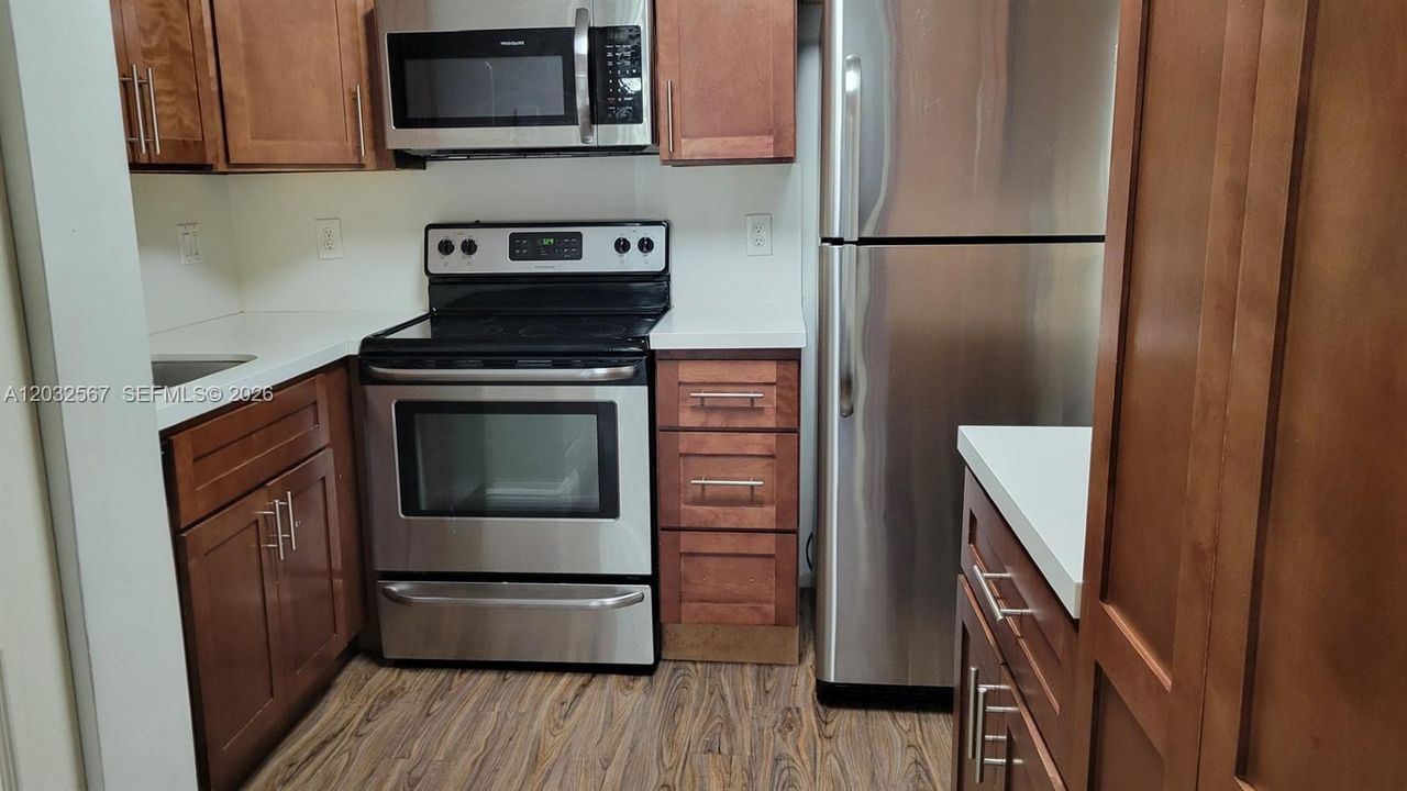 For Rent: $2,000 (2 beds, 2 baths, 800 Square Feet)
