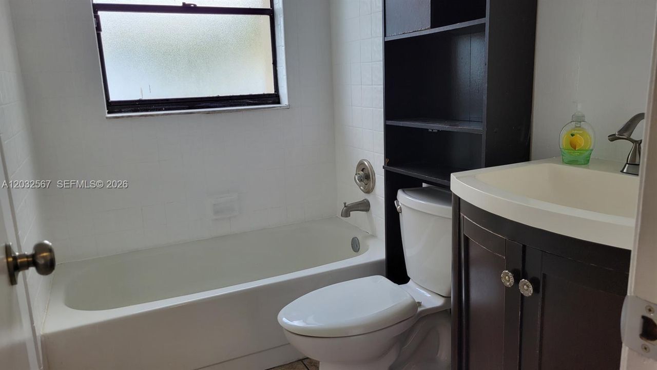 For Rent: $2,000 (2 beds, 2 baths, 800 Square Feet)