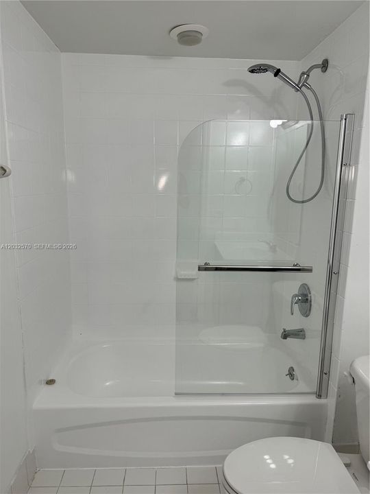 For Sale: $349,000 (2 beds, 2 baths, 984 Square Feet)
