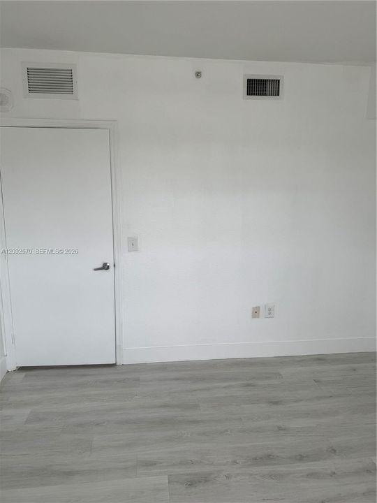 For Sale: $349,000 (2 beds, 2 baths, 984 Square Feet)