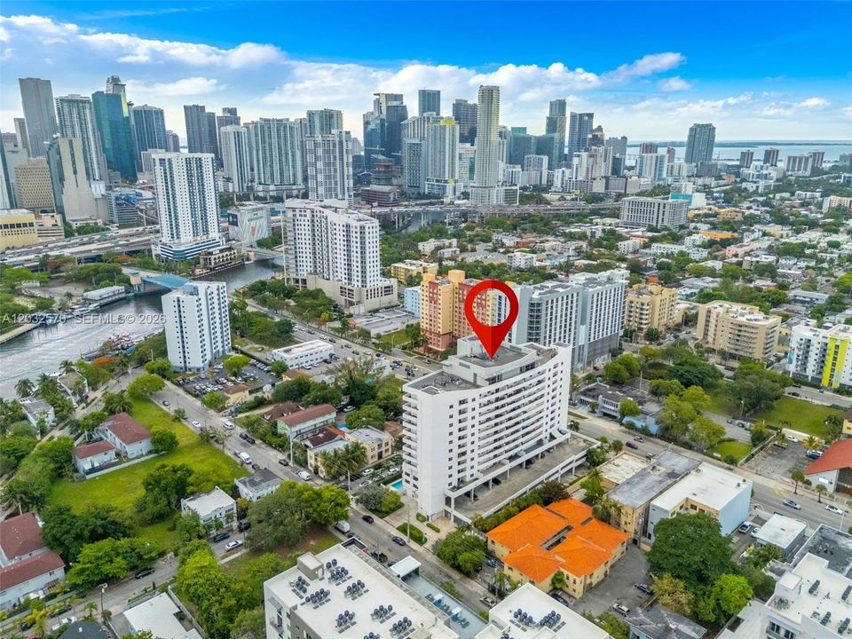 For Sale: $294,000 (2 beds, 2 baths, 984 Square Feet)