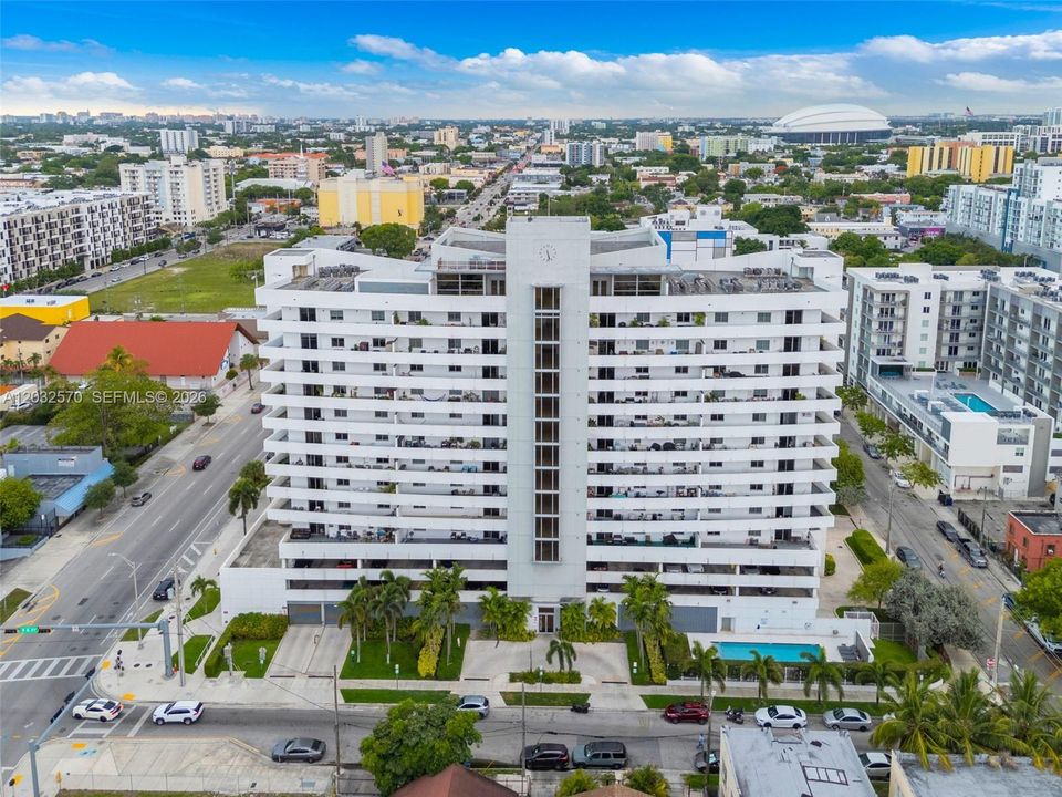 For Sale: $294,000 (2 beds, 2 baths, 984 Square Feet)
