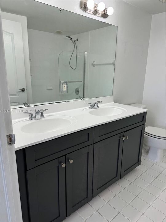 For Sale: $349,000 (2 beds, 2 baths, 984 Square Feet)