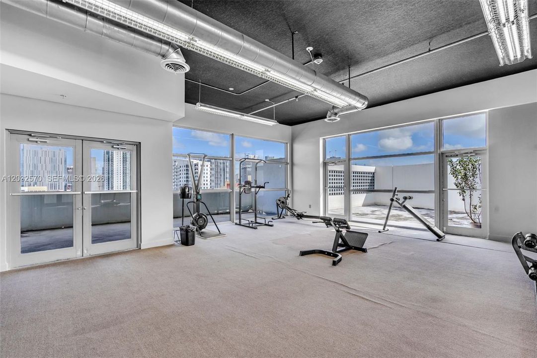 For Sale: $294,000 (2 beds, 2 baths, 984 Square Feet)
