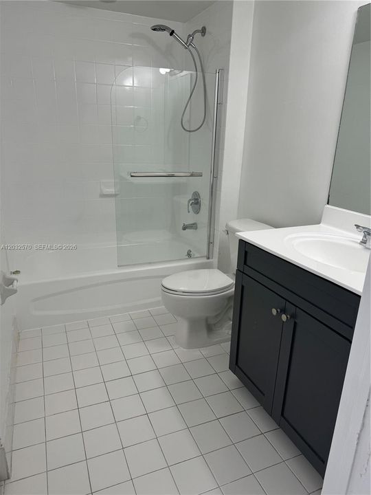 For Sale: $349,000 (2 beds, 2 baths, 984 Square Feet)