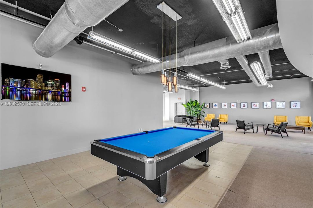 For Sale: $294,000 (2 beds, 2 baths, 984 Square Feet)
