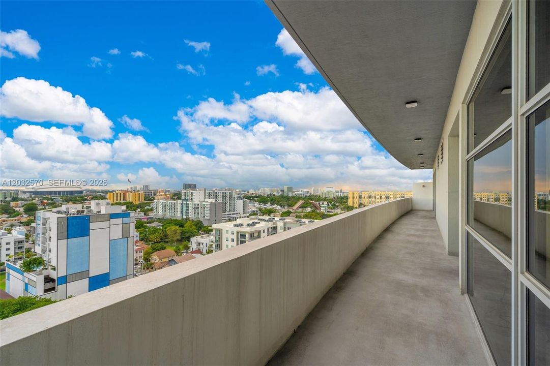 For Sale: $294,000 (2 beds, 2 baths, 984 Square Feet)