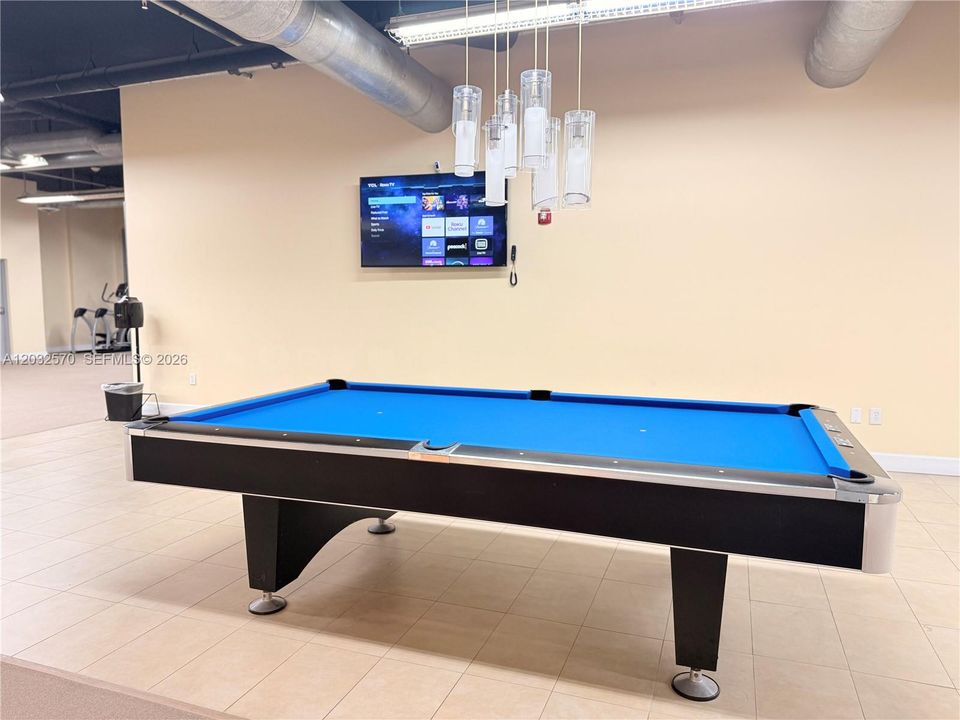 For Sale: $349,000 (2 beds, 2 baths, 984 Square Feet)