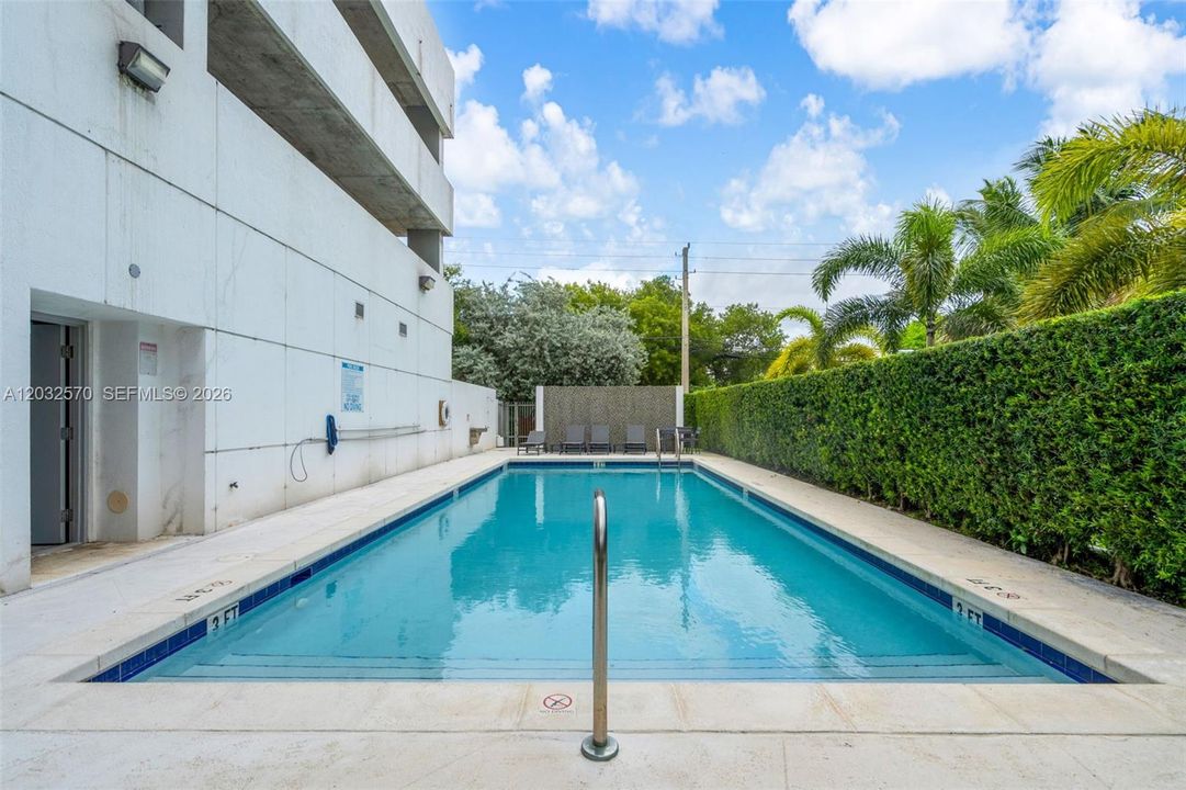 For Sale: $294,000 (2 beds, 2 baths, 984 Square Feet)