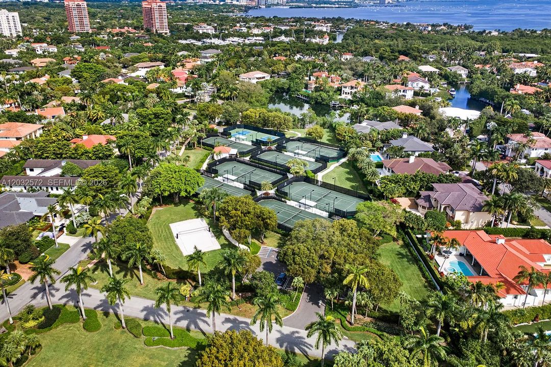 En Venta: $13,995,000 (5 camas, 5 baños, 5342 Pies cuadrados)